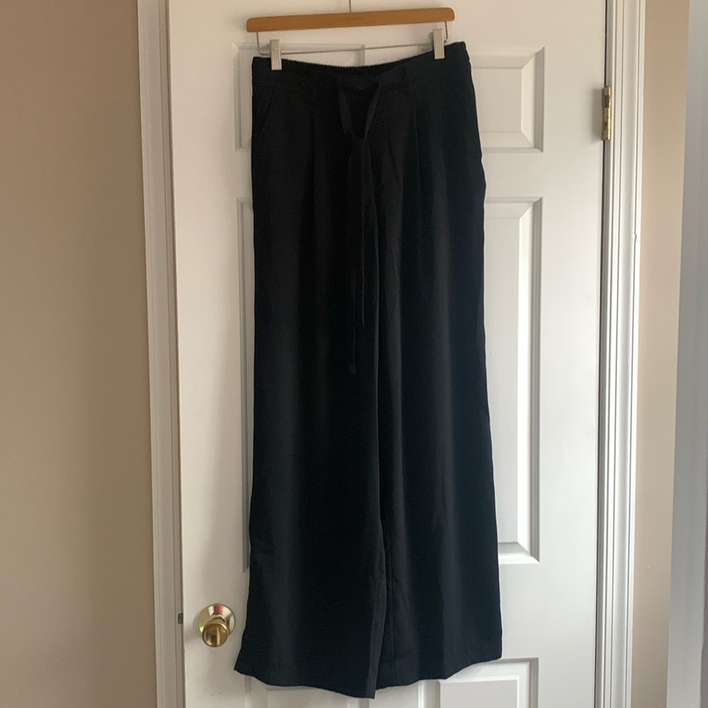 Wide leg dress pant with pockets and drawstring tie belt